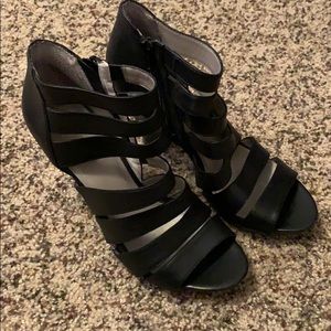Women’s black shoes heals